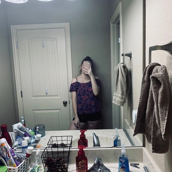 Siberian Cold-Shoulder Floral Blouse - Picture 7 of 7